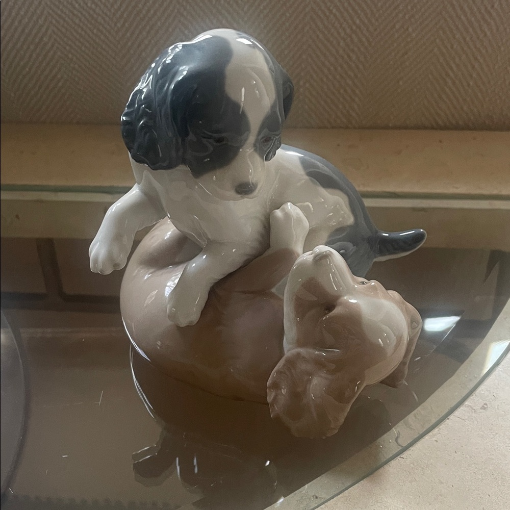 Nao Lladro Playful Puppies Figurine